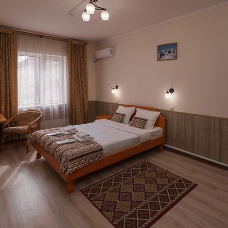 Alpinist Hotel Bishkek Exteriör bild